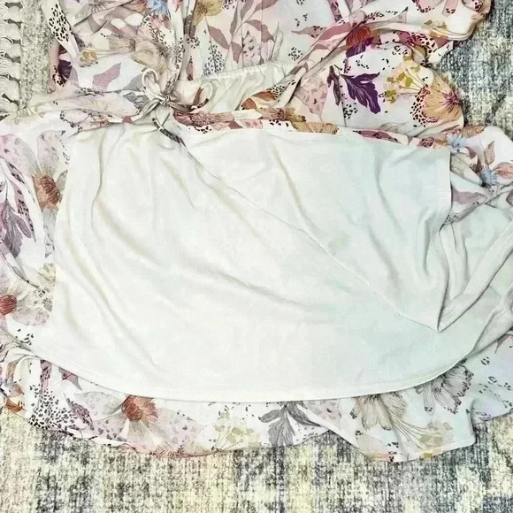 Lovestitch Alanna Flutter Sleeve Mini Wrap Dress Size Small - Picture 10 of 13